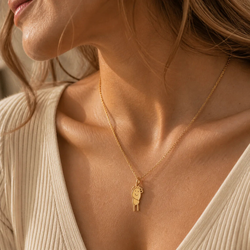 Woman wearing a custom DRAWELL necklace in gold finish